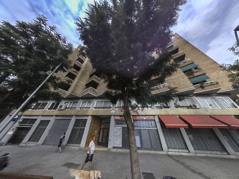 URBANA. -ENTIDAD TRIGESIMOSEXTA.- PISO TERCERO, PUERTA PRIMERA de la tota casa sita en la ciudad de Barcelona,calle Clot número 185-189 ,con entrada por la escalera de la derecha,destinado a vivienda. Ocupa una superficie de noventa y un metros cuare - Imagen 1