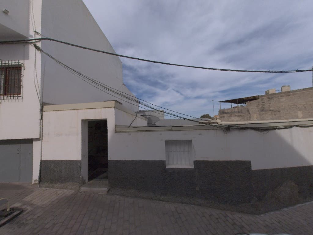 Solar ubicado en la calle Callejón de Piletas hoy número 2B en Barrio de Tamaraceite, en el término Municipal de Las Palmas de Gran Canaria. Ocupa una superficie de 109 metros cuadrados. Linda al Norte en una línea de 7 metros con la Carretera Genera - Imagen 1