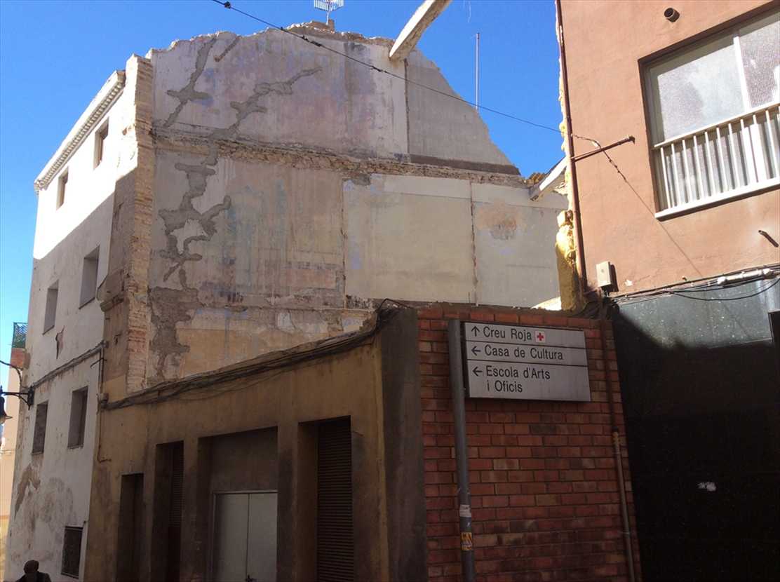 FR 578_CASA situada a la villa de Mora la Nueva, calle del Generalísimo, número cinco, hoy calle Major, número tres. Según el Catastro la superficie del solar donde se enclava es de ciento veinticuatro metros cuadrados, y la superficie total construi - Imagen 1