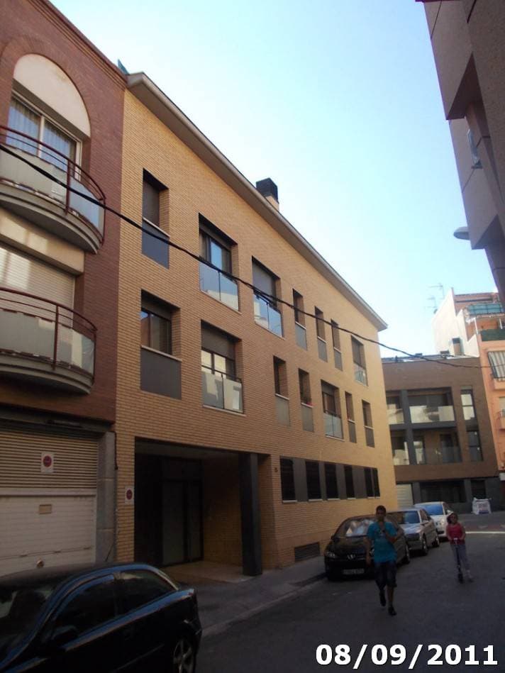 DESCRIPCIÓN: 1. URBANA. DEPARTAMENTO NUMERO DIECISIETE. VIVIENDA DUPLEX DE LAS PLANTAS SEGUNDA Y BAJO CUBIERTA, PUERTA TRES, del edificio de la calle Jaume I, número 15 y 17, de La Llagosta, con su correspondiente distribución interior y con una supe - Imagen 1