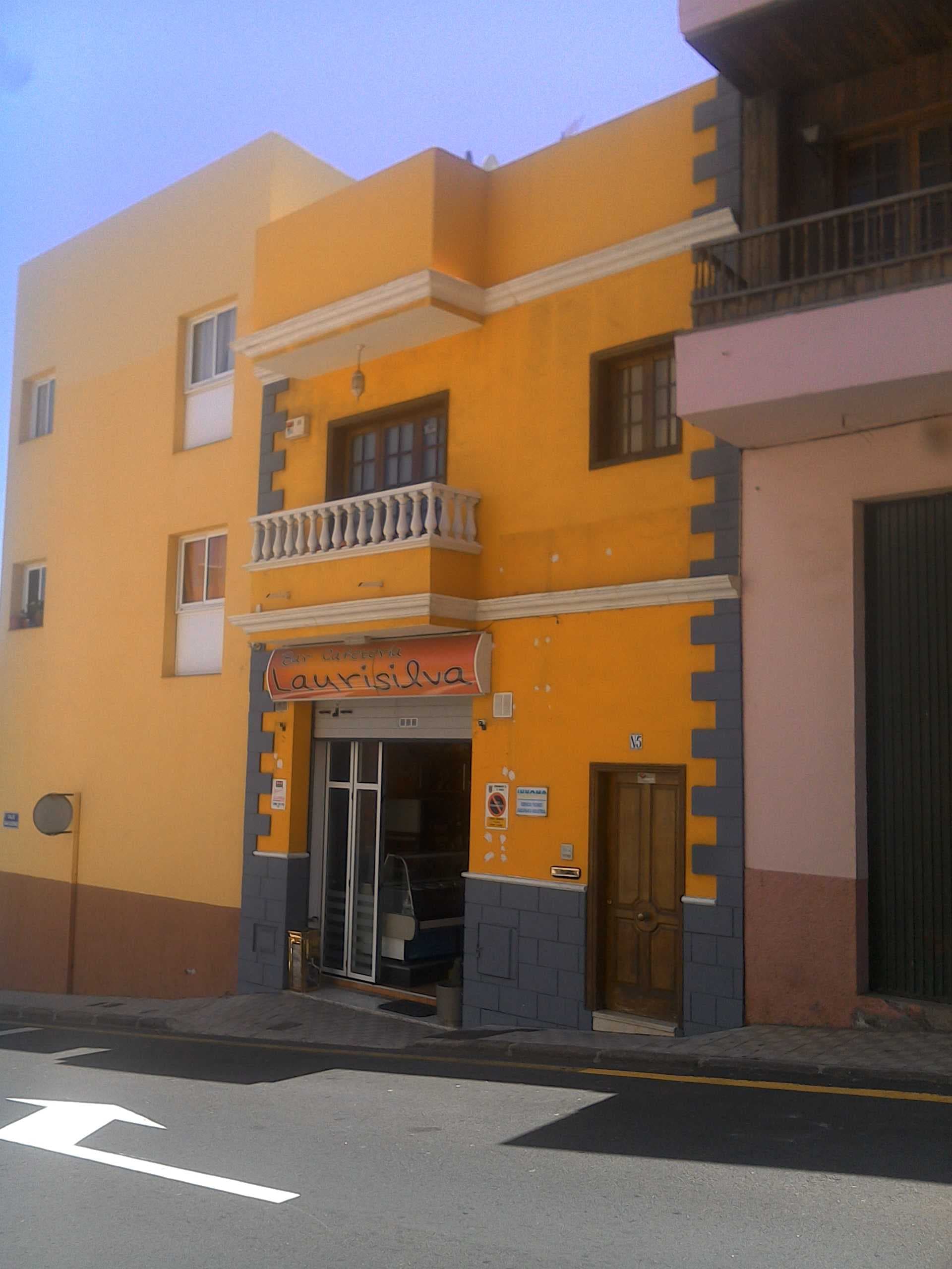 FINCA.- URBANA: Casa de dos plantas, al que corresponde hoy el número cinco en calle San Eugenio, donde dicen La Suerte del Cardonal, en el término municipal de La Laguna, construida sobre un solar de CIENTO DIECINUEVE METROS CUADRADOS. Tiene una sup - Imagen 1