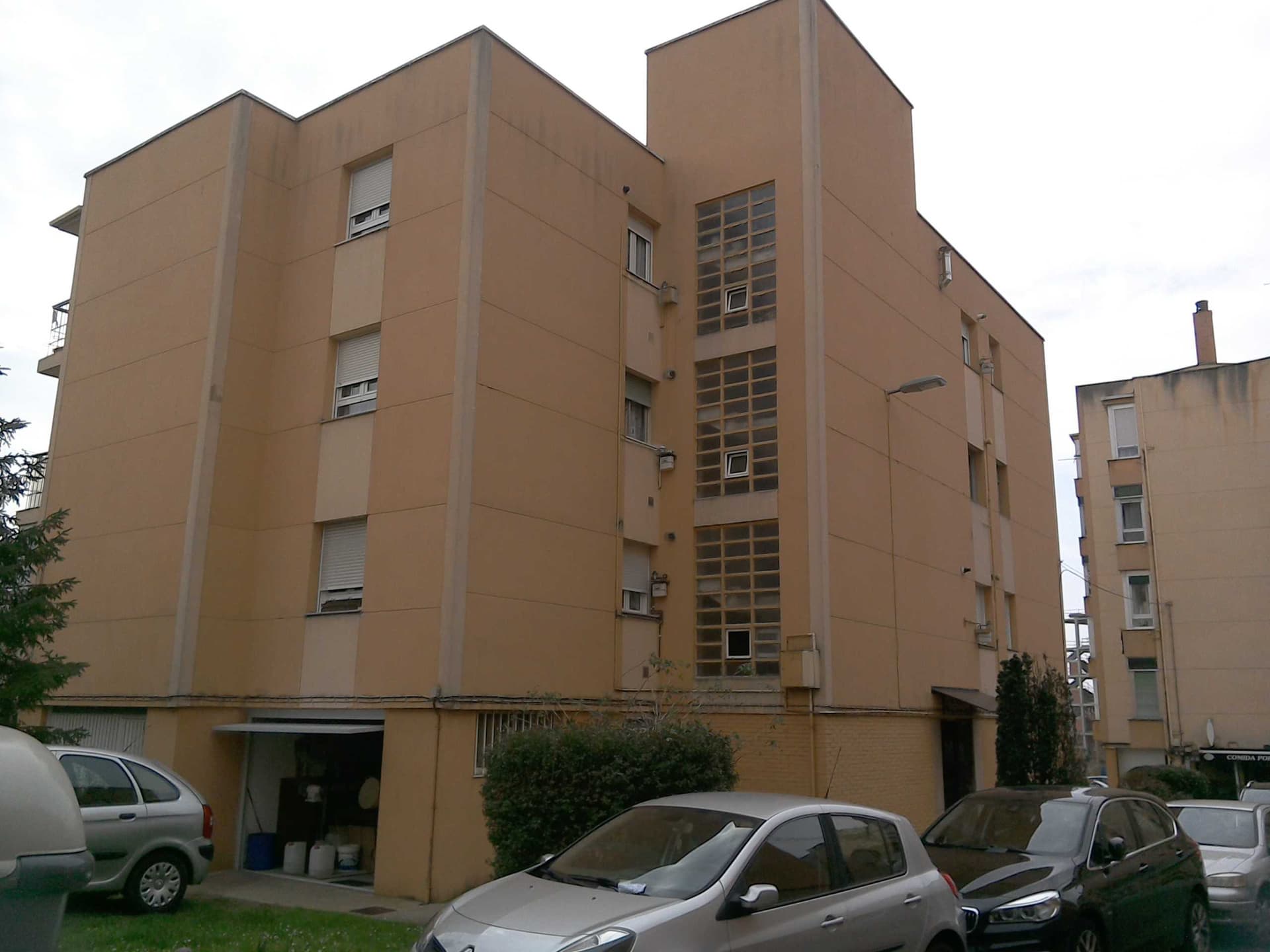 URBANA: NÚMERO TRES.- PISO SEGUNDO DERECHA del bloque D, cuyo portal está señalado con el número 8, sito en Santander, barrio denominado Cajo. Se encuentra situado en la planta segunda de viviendas y a la mano derecha subiendo por la escalera. Ocupa - Imagen 1