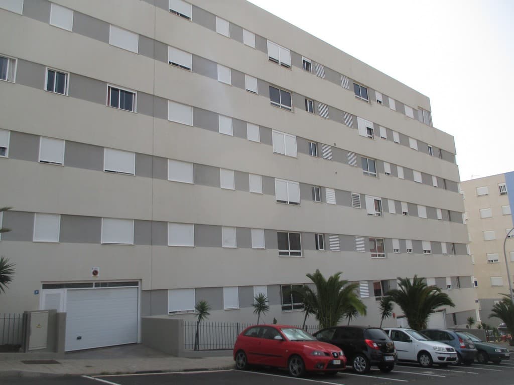 Vivienda piso de tres dormitorios con anejos (plaza de garaje nº 69-G y trastero nº 69-T), sita en Calle Altair, portal A, planta 2, puerta AG, CP 38111, Polígono del Plan Parcial Añaza I, término municipal de Santa Cruz de Tenerife. Superficie: cons - Imagen 1