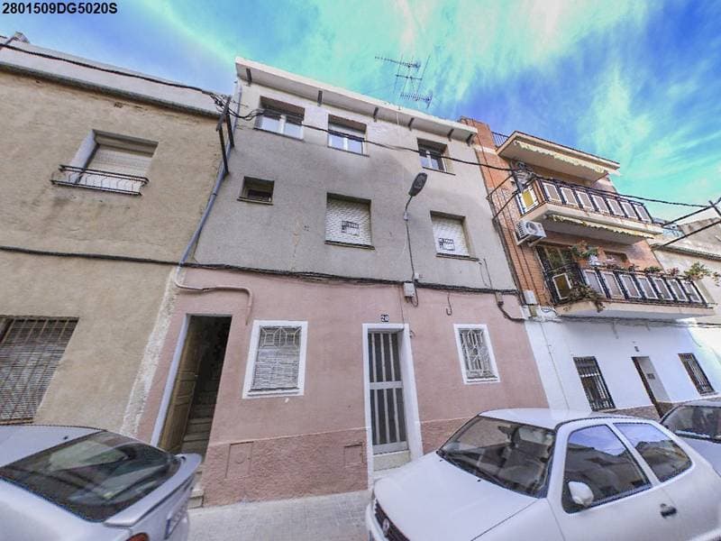 DATOS REGISTRALES: Inscrita en el Registro de la Propiedad nº 1 de Mataro Finca 26152 tomo 3821 libro 457 folio 88 REFERENCIA CATASTRAL: 2801509DG5020S0001MG Vivienda consistente en planta baja del inmueble sito en Mataro paraje “El Miro” con frente - Imagen 1