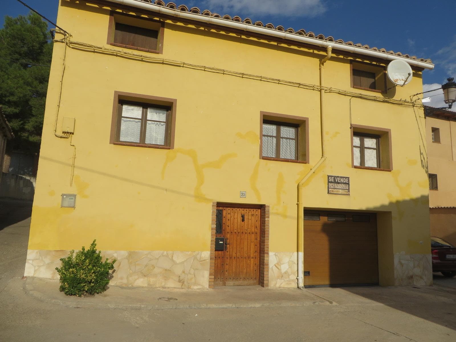 CASA en la Calle Cantareros, número 25, hoy, número 2; de cien metros cuadrados de superficie, según título. En Catastro, con una superficie de solar de CIENTO CUARENTA Y SEIS METROS CUADRADOS y una superficie construida, en planta baja y dos elevada - Imagen 1