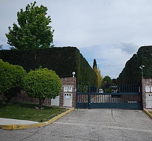 FINCA Nº 23497 INSCRITA EN EL REGISTRO DE LA PROPIEDAD Nº 1 DE LAS ROZAS DE MADRID SITUADA EN LA CALLE FIDIAS NUMERO 11 DE LAS ROZAS DE MADRID. SOBRE LA MISMA SE HA CONSTRUIDO UNA VIVIENDA UNIFAMILIAR, TIPO C, AL SITIO CONOCIDO POR LOS JARDINES DE AZ - Imagen 1