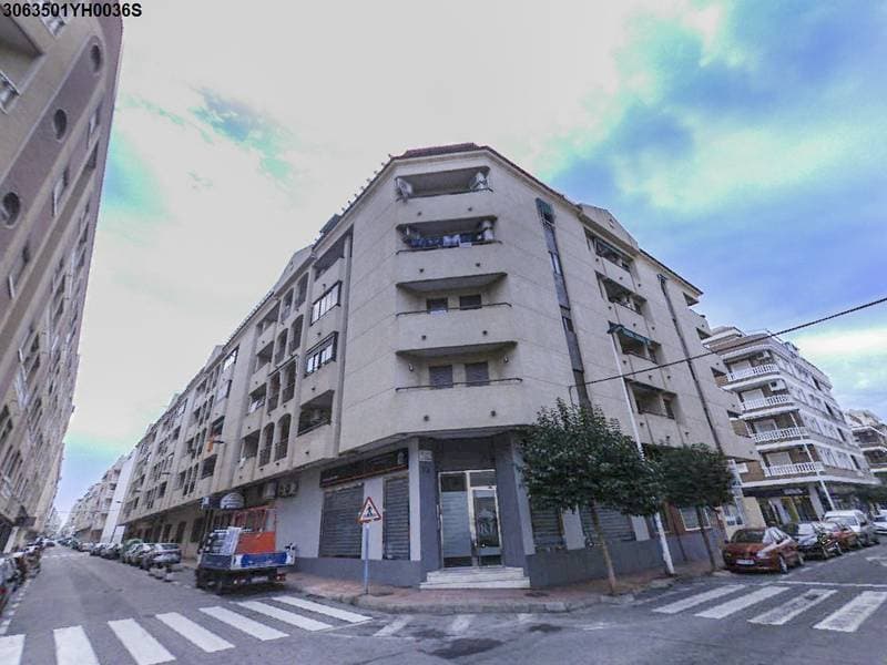 FINCA Nº 63.007 (Reg. Prop. De Torrevieja nº 2). DESCRIPCIÓN: URBANA.- 113.- Piso cuarto, letra B., tipo 2, situado en la planta cuarta sin contar la de sótano y baja, portal número cuatro del edificio sito en la calle de la Santa Trinidad, hoy calle - Imagen 1
