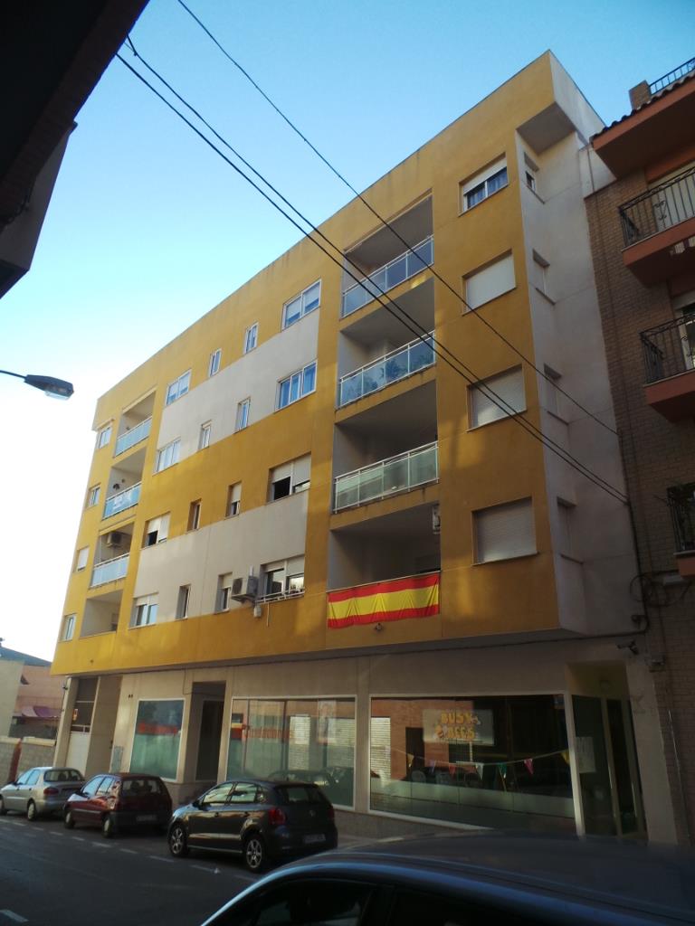 Vivienda, situada en la planta cuarta del edificio sito en CASTALLA, calle MIGUEL HERNANDEZ, números DIECISEIS-DIECIOCHO, por donde tiene su acceso. Es del tipo B y tiene una superficie construida, incluyendo las zonas comunes, de ciento cincuenta y