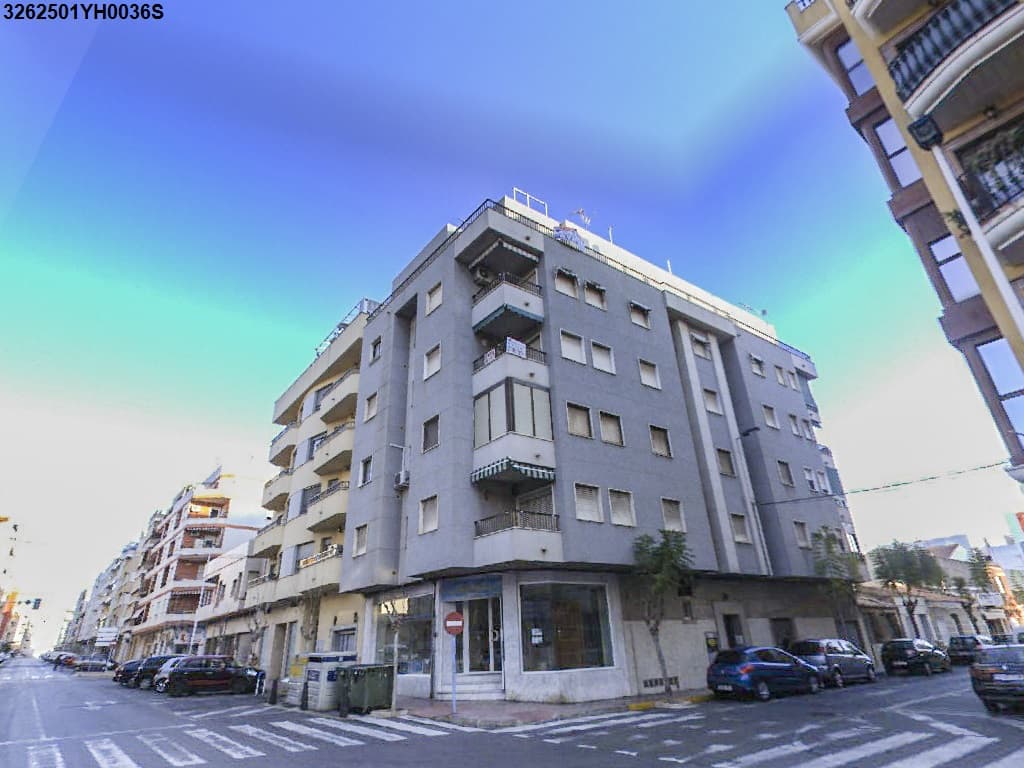 FINCA REGISTRAL Nº 77.987 REGISTRO DE LA PROPIEDAD NÚM. 2 DE TORREVIEJA. URBANA.- NÚMERO SIETE.- En Torrevieja, vivienda número uno de la planta segunda, con fachada a la Avenida Diego Ramírez. Tiene su acceso a través del Zaguán, escalera o ascensor - Imagen 1