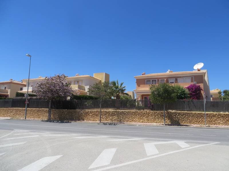 Identificación de la finca:. URBANA.- ELEMENTO NUMERO CATORCE. Casa número treinta y siete, destinada a vivienda unifamiliar, 1ª Fase, del Conjunto residencia "LOS ALMENDROS DE BONALBA", en la parcela UG-4 de la Urbanización Bonalba, en término de Mu - Imagen 1