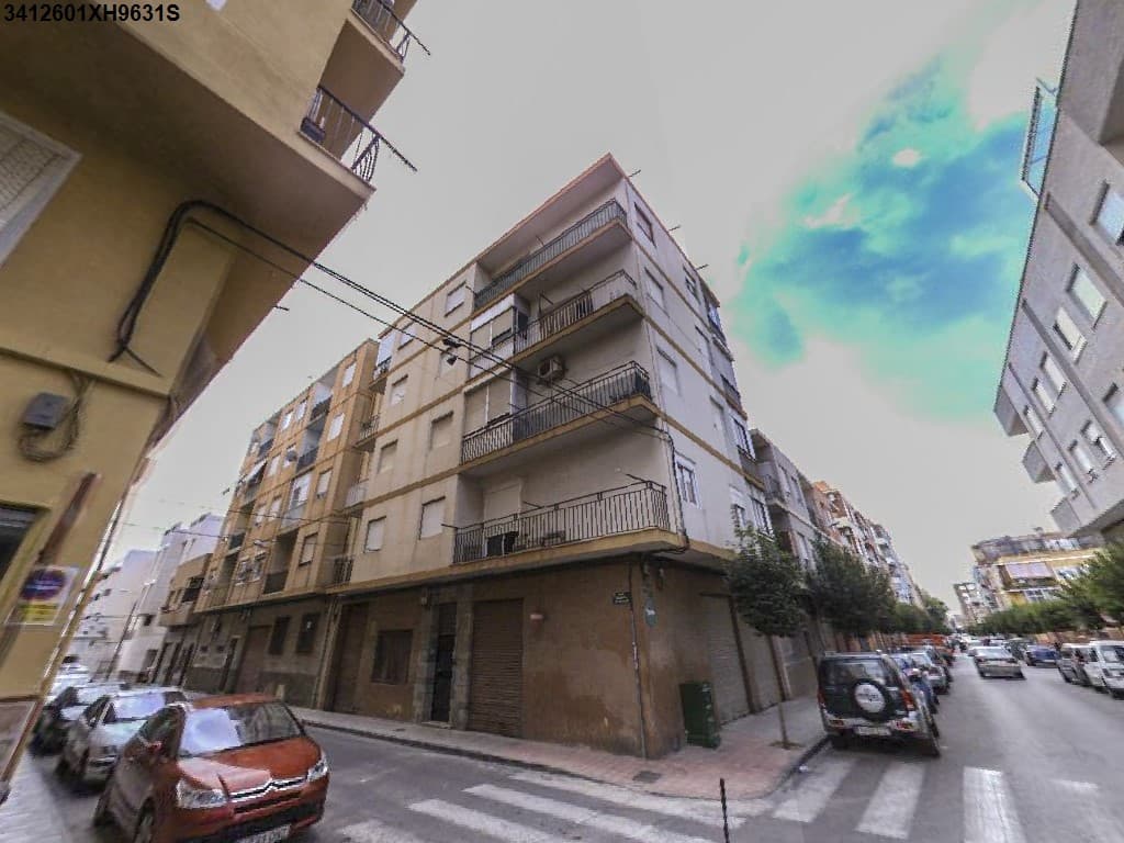 100,00% de Propiedad plena de URBANA: NUMERO NUEVE.- Vivienda tipo B, en la planta cuarta, a la izquierda subiendo por la escalera de acceso a la misma, compuesta de vestíbulo, paso, comedor-estar, tres dormitorios, cocina, baño, aseo, galería y sola - Imagen 1