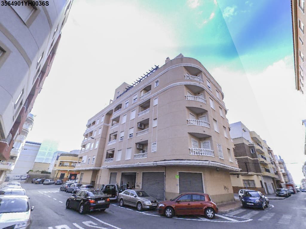 URBANA NUMERO TRECE EN TORREVIEJA CON FACHADAS A LAS CALLES SANTA TRINIDAD, CLEMENTE GOSALVEZ, PROLONGACION DE CALLE SAN LUIS Y CALLE LOS MOLINOS TENIENDO ENTRADA POR ESTA ULTIMA. EDIFICIO DENOMINADO VELAZQUEZ II. - Imagen 1