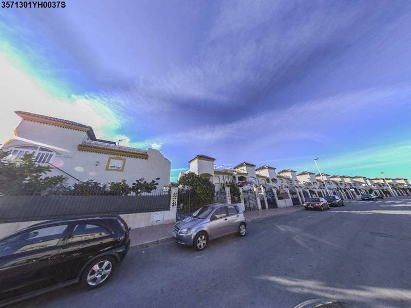 FINCA 73531 (REG. PROP. TORREVIEJA 3). URBANA.- 98.- En término municipal de Torrevieja, partido de La Mata, Avenida del Mediterráneo, apartamento vivienda módulo once sito en la cuarta planta alta o ático del Edificio Sonora V, en el que se integra. - Imagen 1