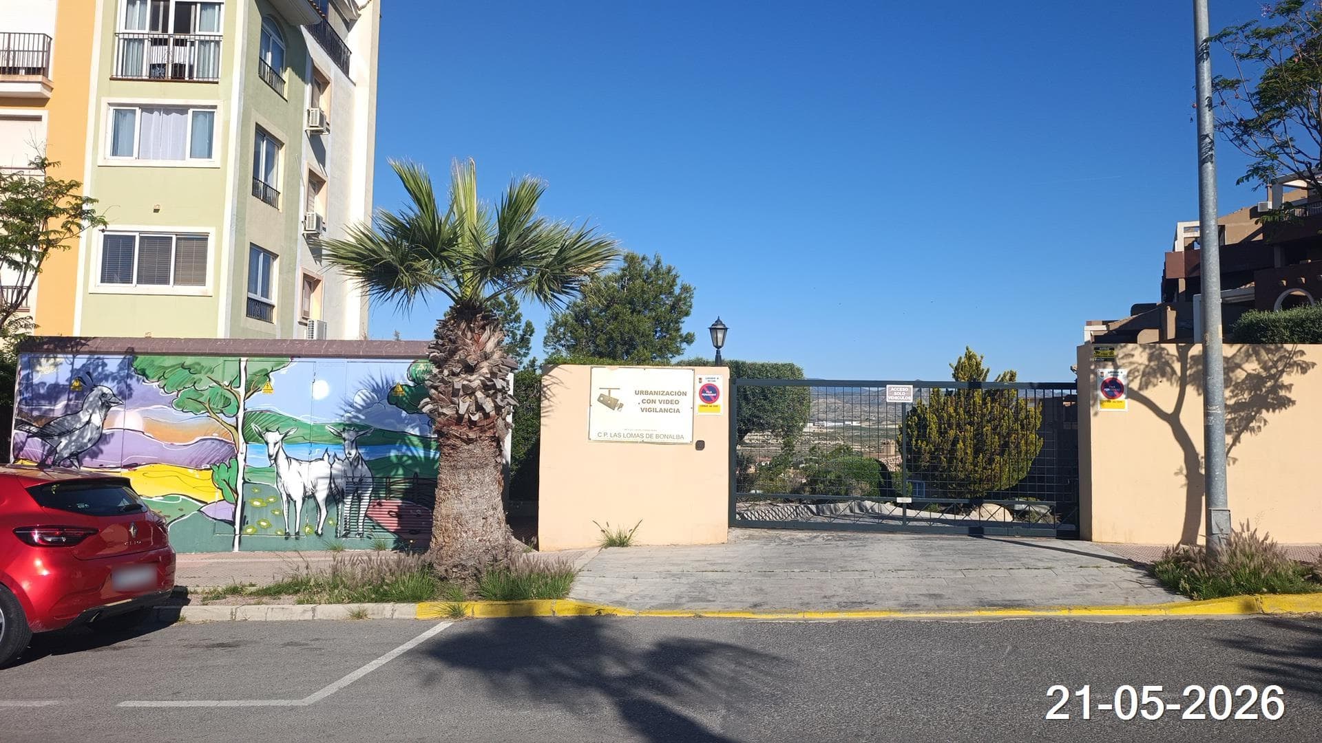 100,00% de Propiedad plena de URBANA.- Elemento número ciento veintisiete-65.- Plaza de aparcamiento número 65, sita en la zona de aparcamiento de vehículos en sótano del conjunto residencial "Las Lomas de Bonalba-Bloques A-B-C", sita en término de M - Imagen 1