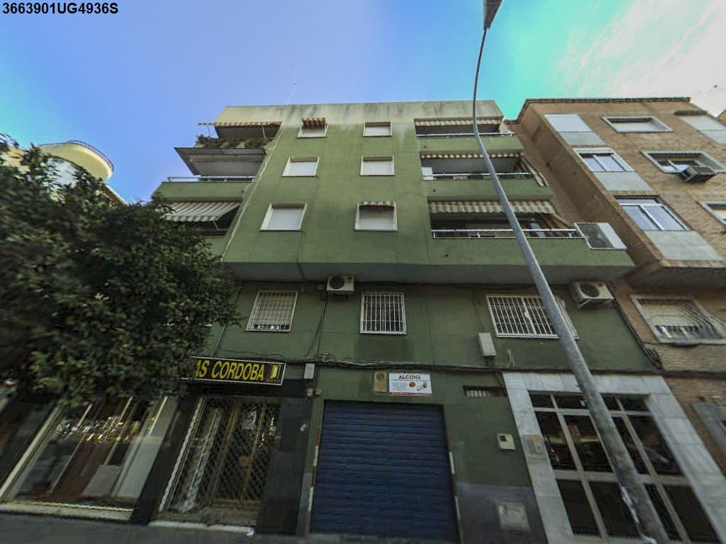 URBANA: Número trece. Piso vivienda tipo G., en la planta tercera del edificio en la calle Virgen de las Angustias, hoy número cincuenta y uno, esquina a la calle Daza de Valdés, de esta Ciudad, con superficie de sesenta metros y noventa decímetros c - Imagen 1