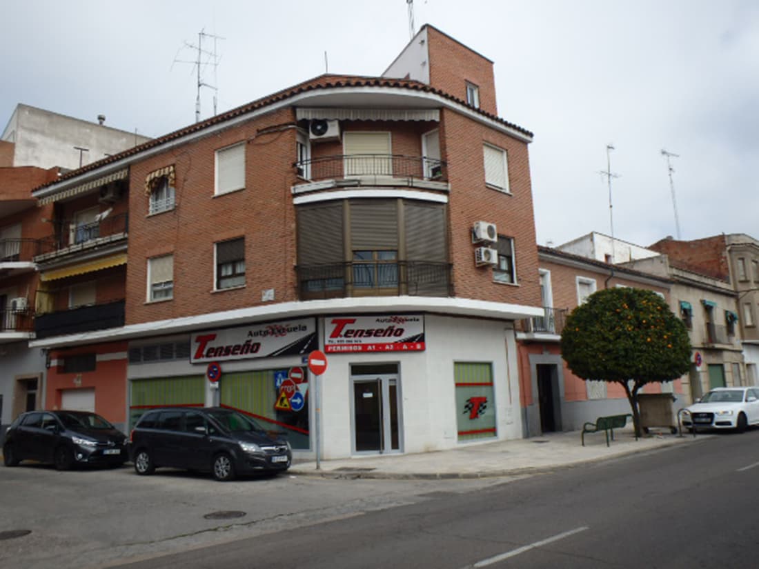 inca nº 30401. URBANA: Número Cuatro.- VIVIENDA LETRA B, sita en la planta primera del edificio en Talavera de la Reina, y su calle de Cervera, número veintitrés. Tiene su entrada por dicha calle y número, y por el portal común para este edificio y e - Imagen 1