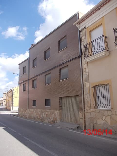 Local comercial-garaje en planta baja con entrada independiente a la calle Cervantes, que forma parte del edificio en régimen de propiedad horizontal sito en Fuentes, en calle San Juan número dos.
