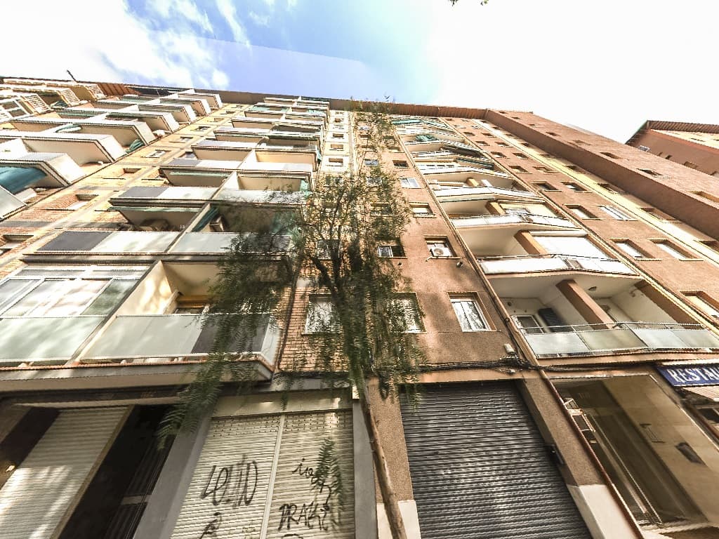 URBANA: Entidad nº 8. Piso primero, puerta cuarta, viivenda de la casa sita en Avenida Gran VIa número 1172, de esta ciudad. Tiene una superfície de cincuenta y nueve metros cuadrados y linda: por su frente, Oeste, tomendo como tal la Avenida Gran VI - Imagen 1