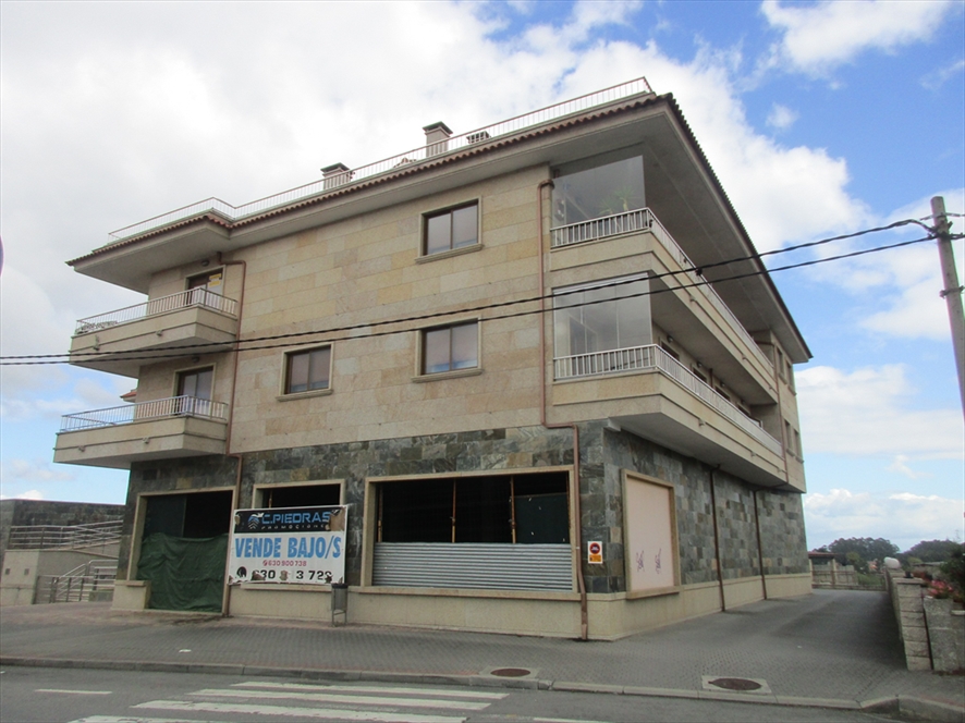 URBANA.- FINCA NUMERO TRECE: Local situado en la planta bajo cubierta, de un edificio denominado "SANDES III", sito en el lugar de Empalme, parroquia de Villalonga, municipio de Sanxenxo, denominado BAJO CUBIERTA F, distribuido según el uso al que se - Imagen 1