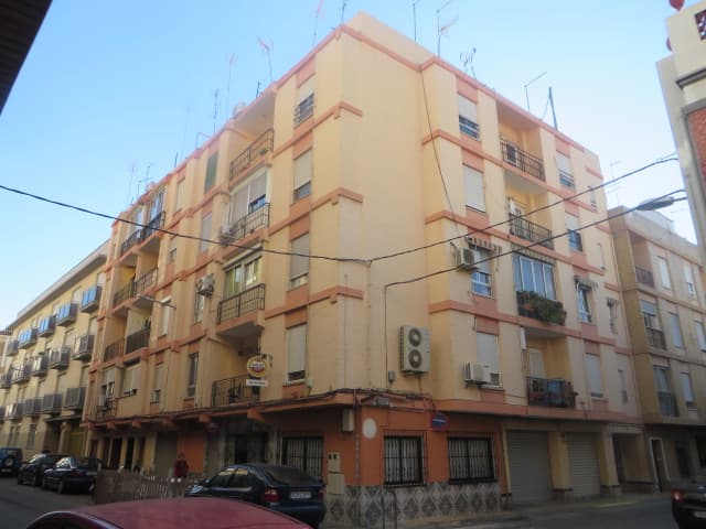 APARTAMENTO NÚMERO SIETE DE ORDEN. La vivienda en la primera planta alta, a cuya puerta corresponde el número seis, según se sube por la escalera con acceso por el patio-zaguán número cincuenta y seis de la calle Peris y Valero, de Catarroja (Valenci - Imagen 1