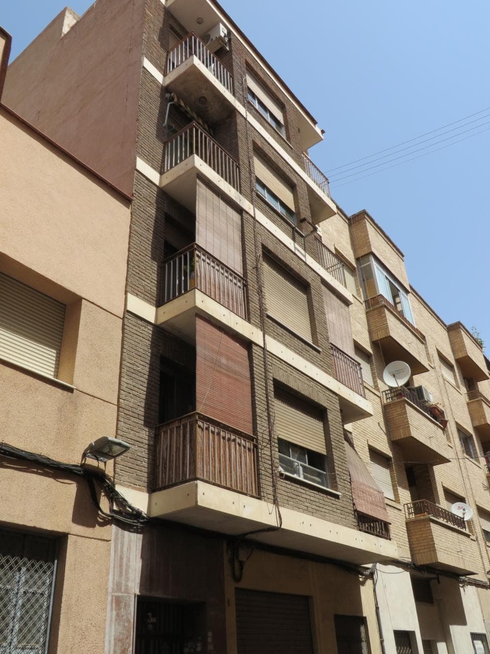 URBANA: CINCO; Piso cuarto del edificio en Murcia, Travesía de Martínez Anido, sin salida que arranca dicha calle de la mencionada travesía. Está situada en la planta cuarta de las superiores del inmueble. Dirección catastral: CL BIBLIOFILO PEREZ GOM - Imagen 1