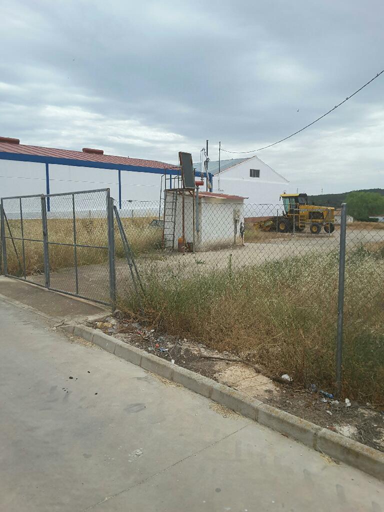 Solar sito catastralmente en carretera Valencia, numero cinco C del término municipal de CAMPILLO DE ALTOBUEY. Tiene una extensión superficial de cuatrocientos dos metros cuadrados