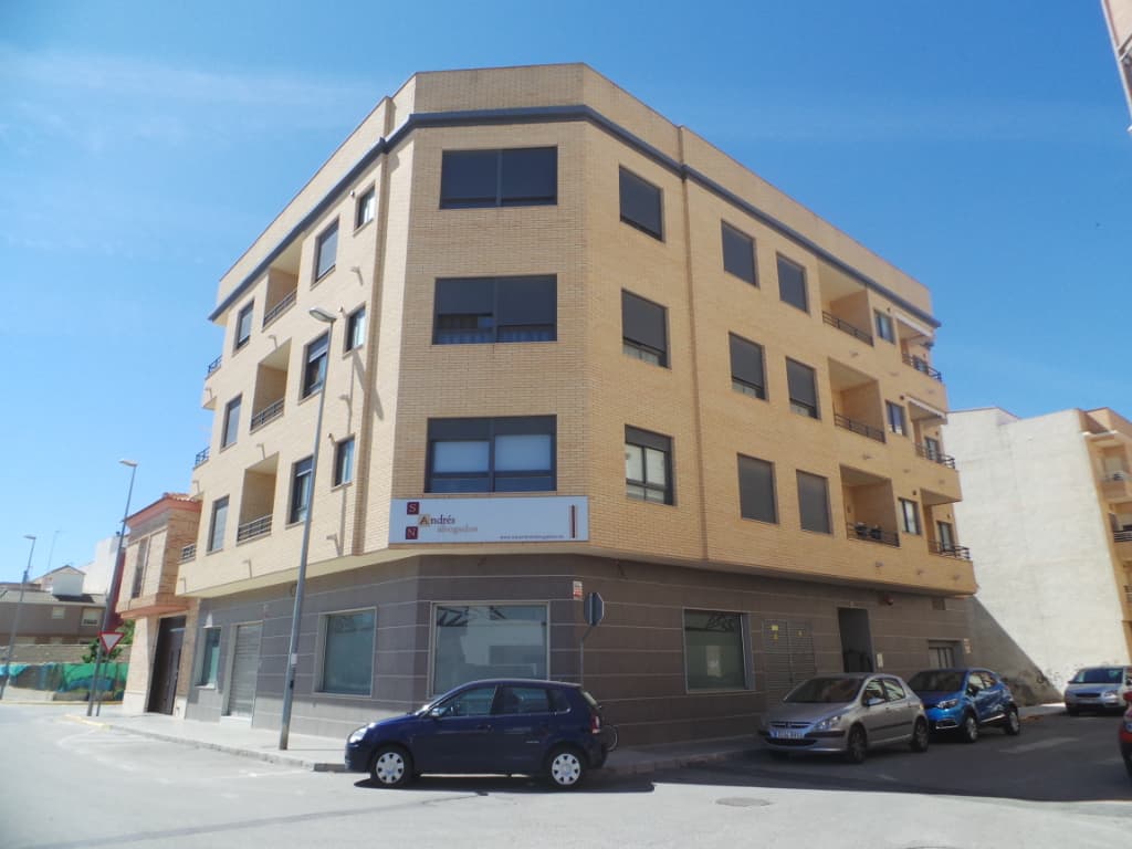100,00% de Propiedad plena de URBANA. NUMERO OCHO. Plaza de garaje número OCHO en planta sótano, en el edificio sito en Almoradí, calle San Andrés, sin número de policía, esquina a calle Médico Julio García, que tiene su entrada principal o el zaguán - Imagen 1