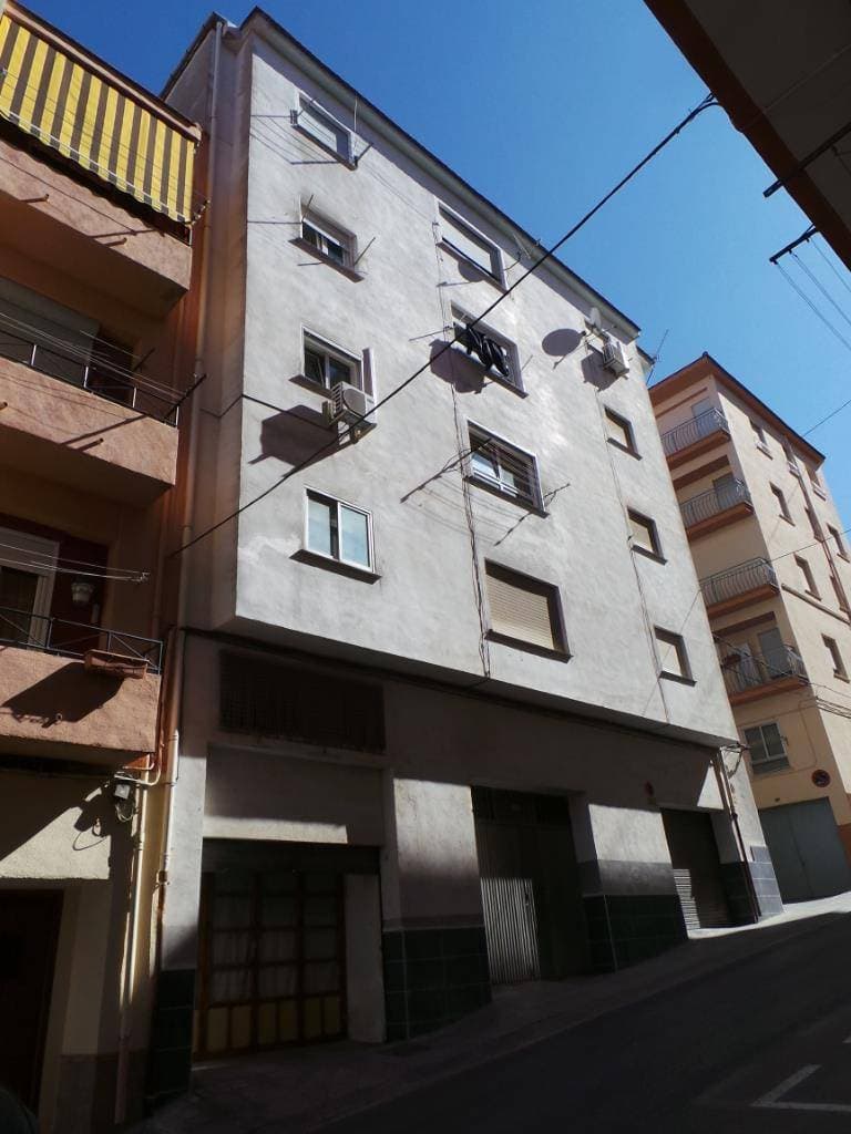 50,00% de Propiedad plena de URBANA.- Componente dos del edificio situado en Banyeres de Mariola, calle Jaime I, señalado con el número siete. Local en planta baja, destinado a garaje, con acceso al mismo a través de calle particular y situado al cen - Imagen 1