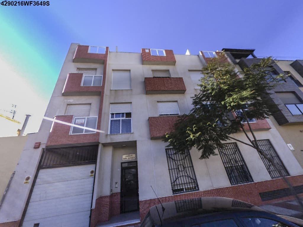 URBANA. DOCE. VIVIENDA tipo A), en planta baja de un edificio, orientado a Este,a calle Rafael Escuredo, en término de Roquetas de Mar. De superficie construidapropia 52,65 metros cuadrados y, con la parte proporcional de servicios comunes,73,20 metr - Imagen 1