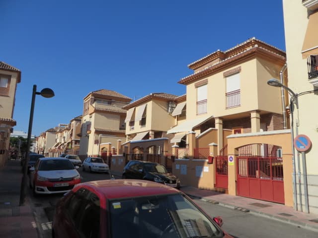 URBANA: NÚMERO CINCO. VIVIENDA UNIFAMILIAR ADOSADA con su fachada principal y accesos por la calle de nueva apertura denominada "uno", sin número, en el antiguo PP-1 del término municipal de Armilla. Es del TIPO B, y se identifica en el proyecto como - Imagen 1