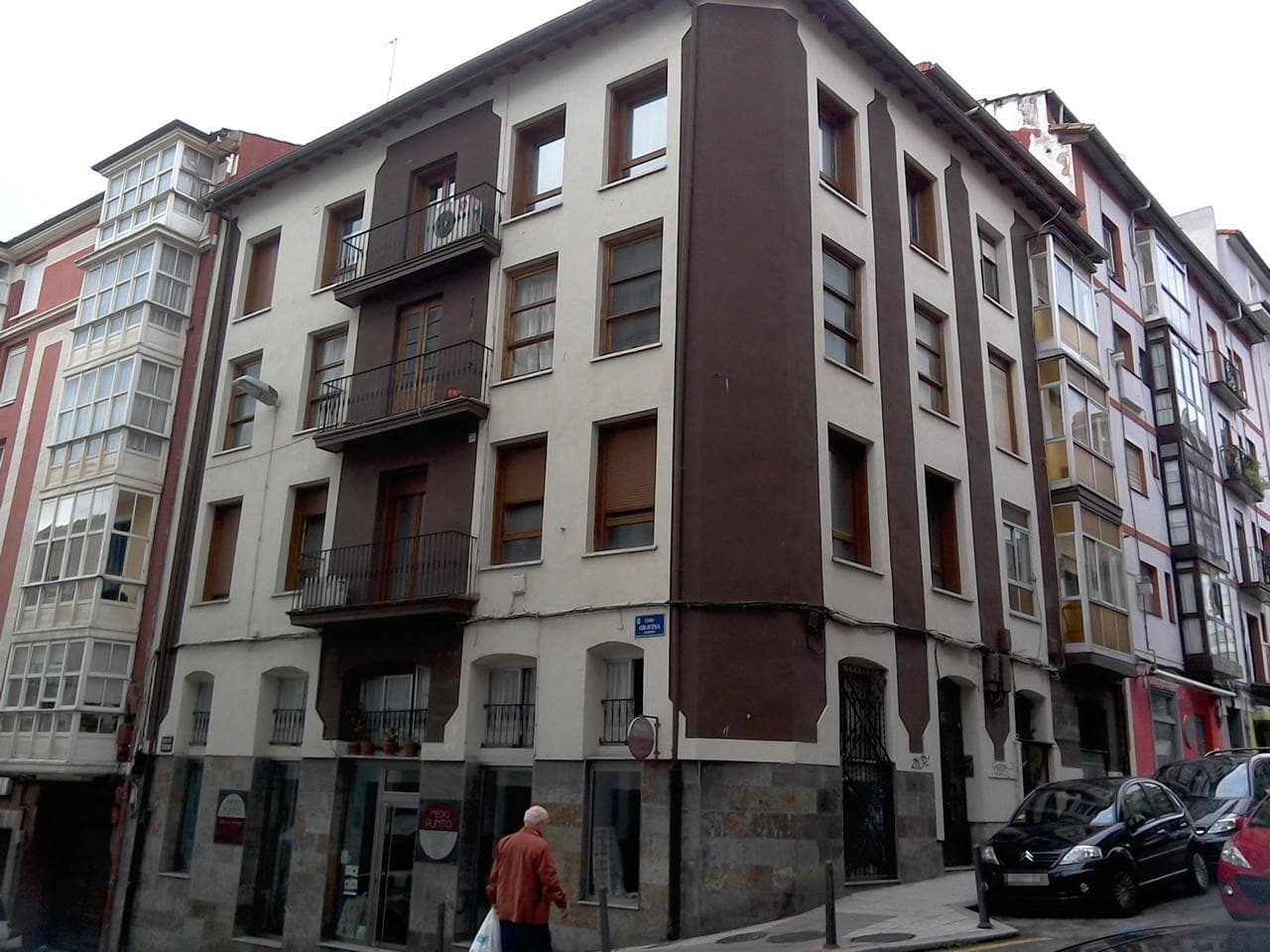 URBANA: PISO SEGUNDO de la parte Este, de la casa número nueve de la calle La Concordia, hoy Cisneros número diecinueve de Santander.
