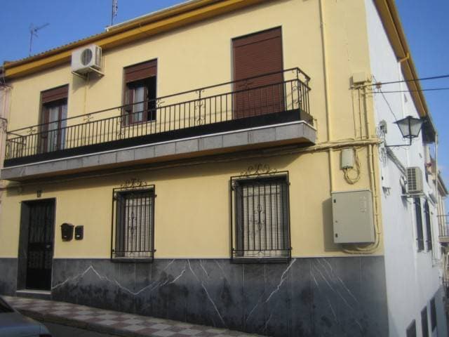URBANA: Nuda propiedad de una sexta parte indivisa una tercera de una mitad indivisa y el pleno dominio de una sexta parte indivisa de dos terceras partes indivisa de una mitad indivisa, con carácter privativo, de la finca 34683 de Priego de Córdoba, - Imagen 1