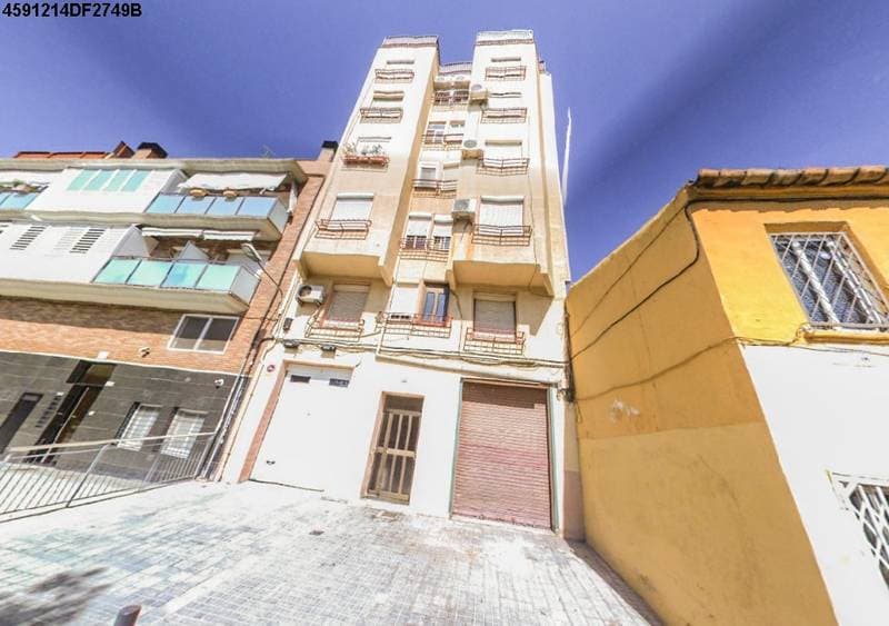 Finc NÚMERO DIECISIETE PISO CUARTO PUERTA TERCERA, sito en la cuarta planta de la calle Marina número 12 y 13, hoy calle Famadas, 142 de L'Hospitalet de Llobregat; destinada a vivienda de superficie útil aproximada 35 metros cuadrados, compuesto de r - Imagen 1