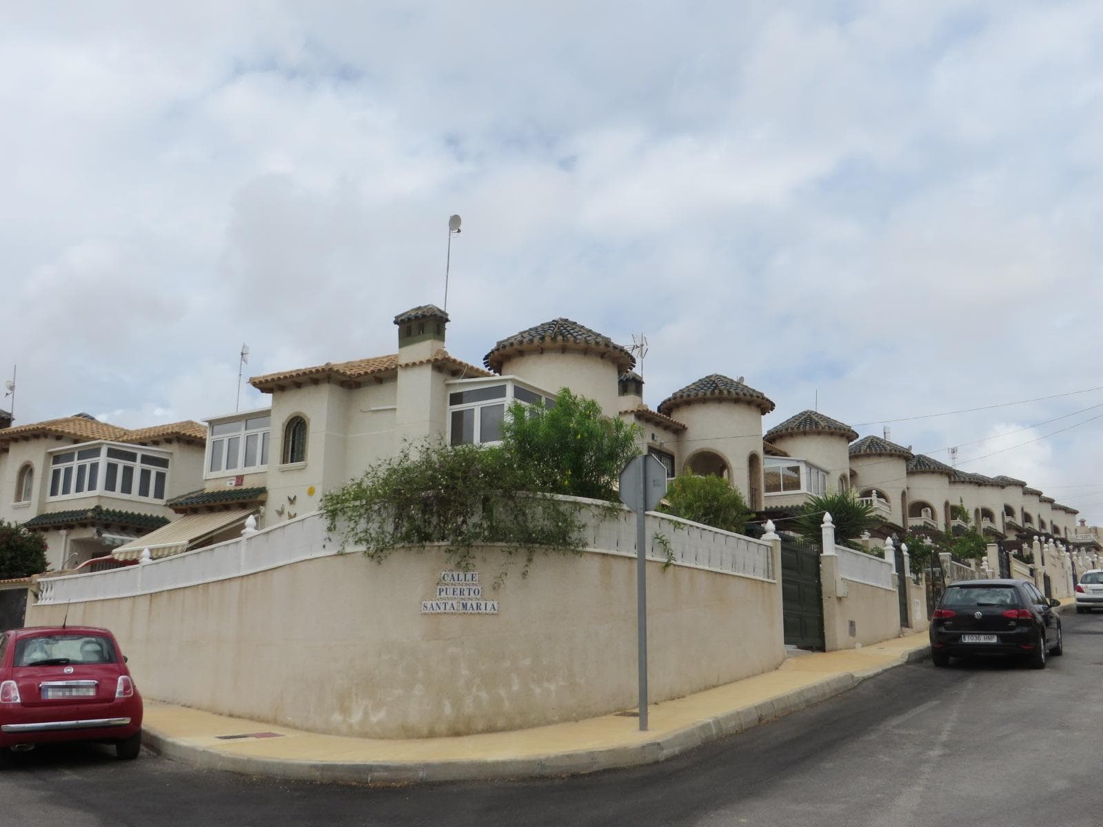 FINCA 7076 (Reg. Prop. de Torrevieja nº 1):URBANA: NÚMERO VEINTITRES. VIVIENDA UNIFAMILIAR señalada con el número VEINTITRÉS del conjunto residencial denominado GREELAND, sito en San Miguel de Salinas, Alicante, delimitado por las calles Aracena, Alg - Imagen 1