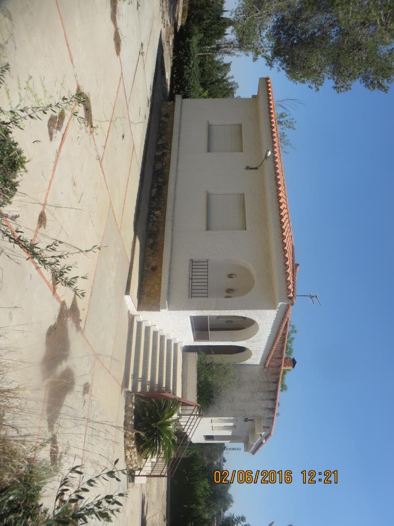 Parcela de terreno, antes tierra secano algarrobos, en termino de Torrent, Partida de la Marchadella, catastralmente calle Mosen Fenollar 12 poligono 261 L’Alberca, tiene una superficie de veinticuatro áreas sesenta y ocho centiáreas, según el Regist - Imagen 1