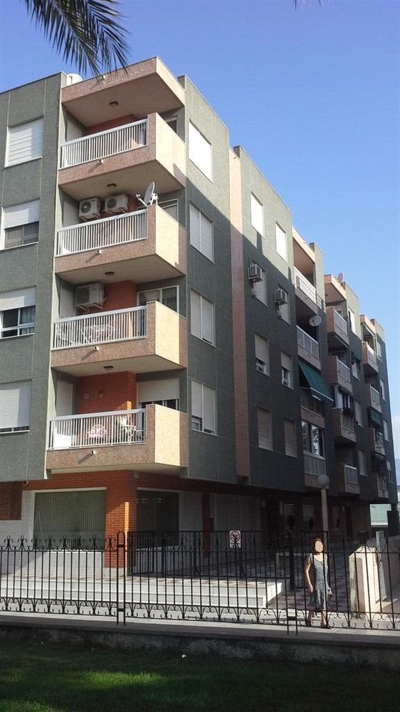 Descripción: Vivienda tipo F letra C, de protección oficial especial en planta tercera 1ª, por donde tiene su entrada independiente, del edificio denominado PARQUE, en calle Acequia, número 2, del pueblo de Bigastro, aunque este dato no consta del tí - Imagen 1