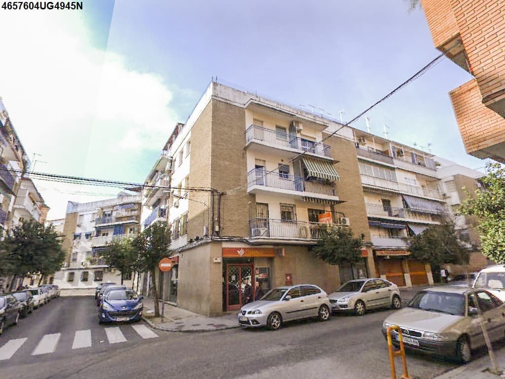 URBANA.- VIVIENDA NUMERO TRES de la quinta planta, escalera dos, tipo F., del bloque de viviendas con fachada a la calle Caravaca de la Cruz y Plaza, hoy denominada esta, Plaza Escritor Peña Aguayo, en el Polígono de Levante, de esta Capital. Tiene s - Imagen 1