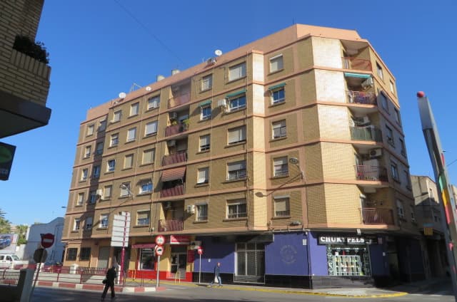 Apartamento número veintidós. vivienda en la quinta planta alta, puerta 19, tipo C, con acceso por la escalera que arranca del zaguán señalado con el número cinco de la Avda. Reyes Católicos de Alfafar