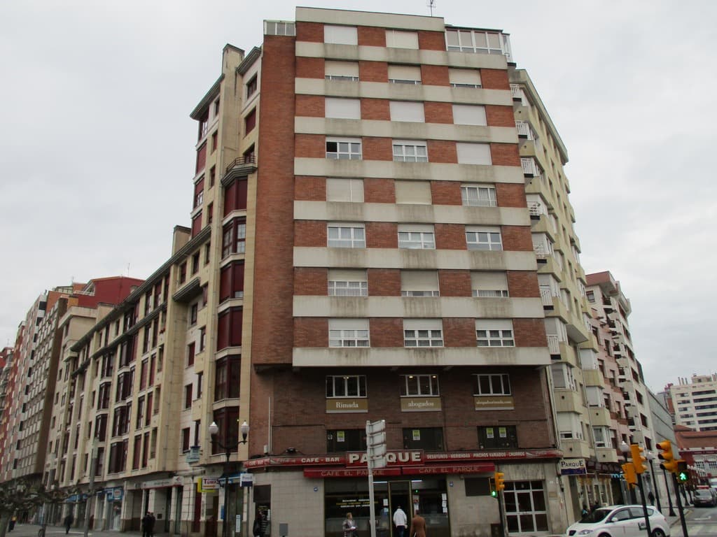 Derechos hereditarios que puedan corresponder a la HERENCIA YACENTE DE DÑA. MARIA CARMEN AGUADO TRUAN, con NIF 10643435R, sobre la total masa hereditaria de la que forma parte el bien que se describirá a continuación, en virtud de la herencia causada - Imagen 1