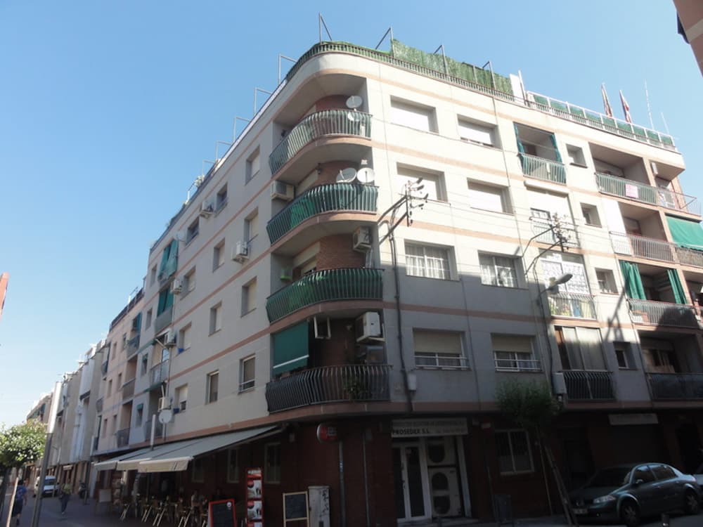 URBANA. VIVIENDA piso ático puerta D de la escalera B, que tiene su entrada por la calle Italia de la casa números veintiocho y treinta de dicha calle, y cincuenta y cinco de la de Francesc Macià, -antes General Mola-, de Mollet del Vallès. Consta de - Imagen 1