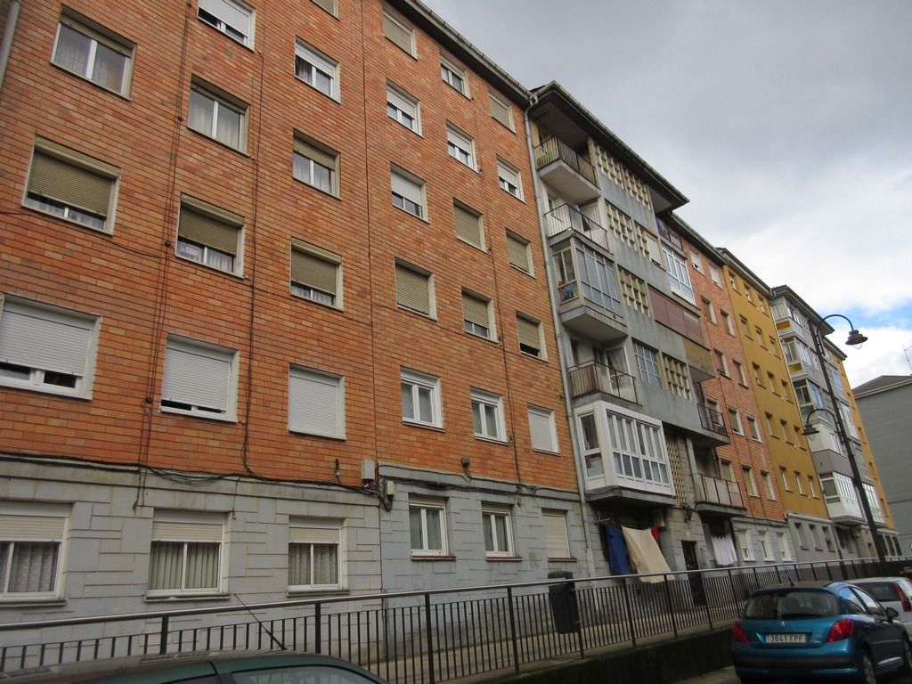 ¿PREDIO NUMERO SESENTA Y SIETE.- PISO BAJO ¿C¿ DERECHA- IZQUIERDA subiendo por la escalera de la casa señalada con el número veintiocho del edificio con cinco casas señaladas con los números veintiséis, veintiocho, treinta, treinta y dos y treinta y - Imagen 1