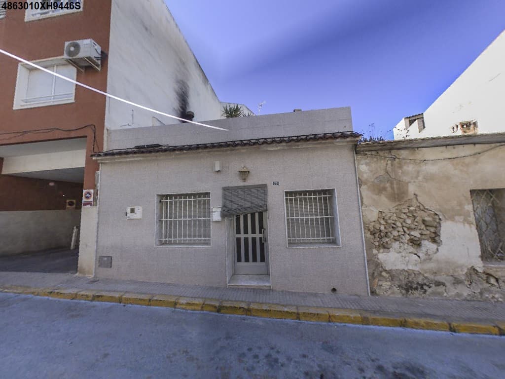 URBANA. CASA HABITACIÓN en ASPE (Alicante), calle Vicente Cervera nº 22, de planta baja, que mide setenta y nueve metros cuadrados, lindando: por la derecha entrando, con casa de herederos de Miguel Cañizares; por la izquierda y espalda, finca de D. - Imagen 1
