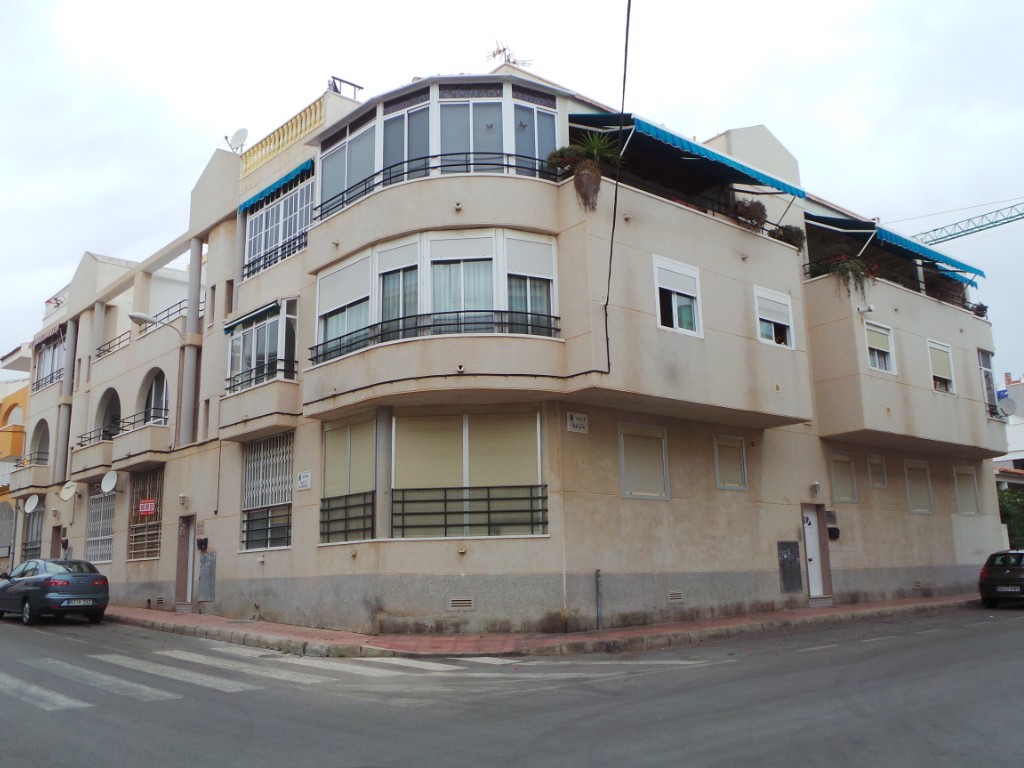 FINCA REGISTRAL Nº 59205 (Reg. Prop. de Torrevieja nº 3). URBANA.- ONCE.- Vivienda tipo K en la planta primera del EDIFICIO GALEON VIII en Torrevieja, con acceso por la escalera número Tres de La Calle Fragata. Tiene una superficie útil de cuarenta y - Imagen 1