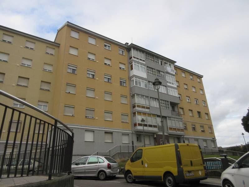 Urbana.- Finca número dos. Piso bajo "B", izquierda-derecha subiendo por la escalera, de la casa señalada con el número diez de la calle Ponce de León, en el Barrio de La Luz, Villalegre, Avilés; cuya vivienda tiene una superficie construida de seten - Imagen 1