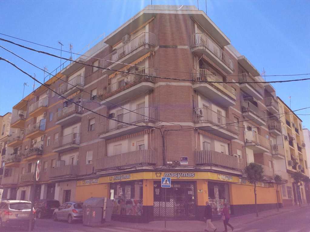 Piso para vivienda tipo D, situado en la planta tercera izquierda subiendo de una casa aún sin número de gobierno, hoy dieciséis, de la calle Sagunto de esta ciudad de Linares. - Imagen 1