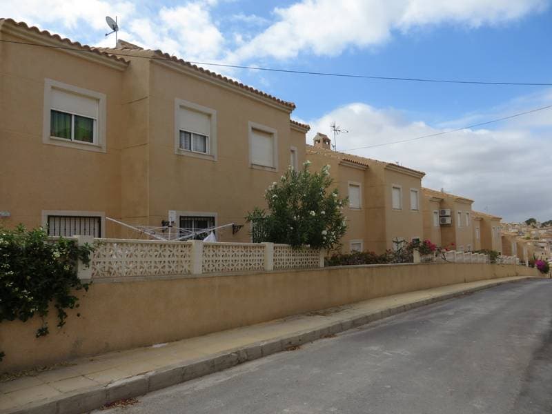 Finca Registral 6513 (Reg. Prop. Torrevieja 1). DESCRIPCION: URBANA:45.-Vivienda unifamiliar número 23-B, situada en la planta baja, a la izquierda de su grupo según se mira desde la calle, del conjunto sito en el Programa de Actuación Integrada "B" - Imagen 1