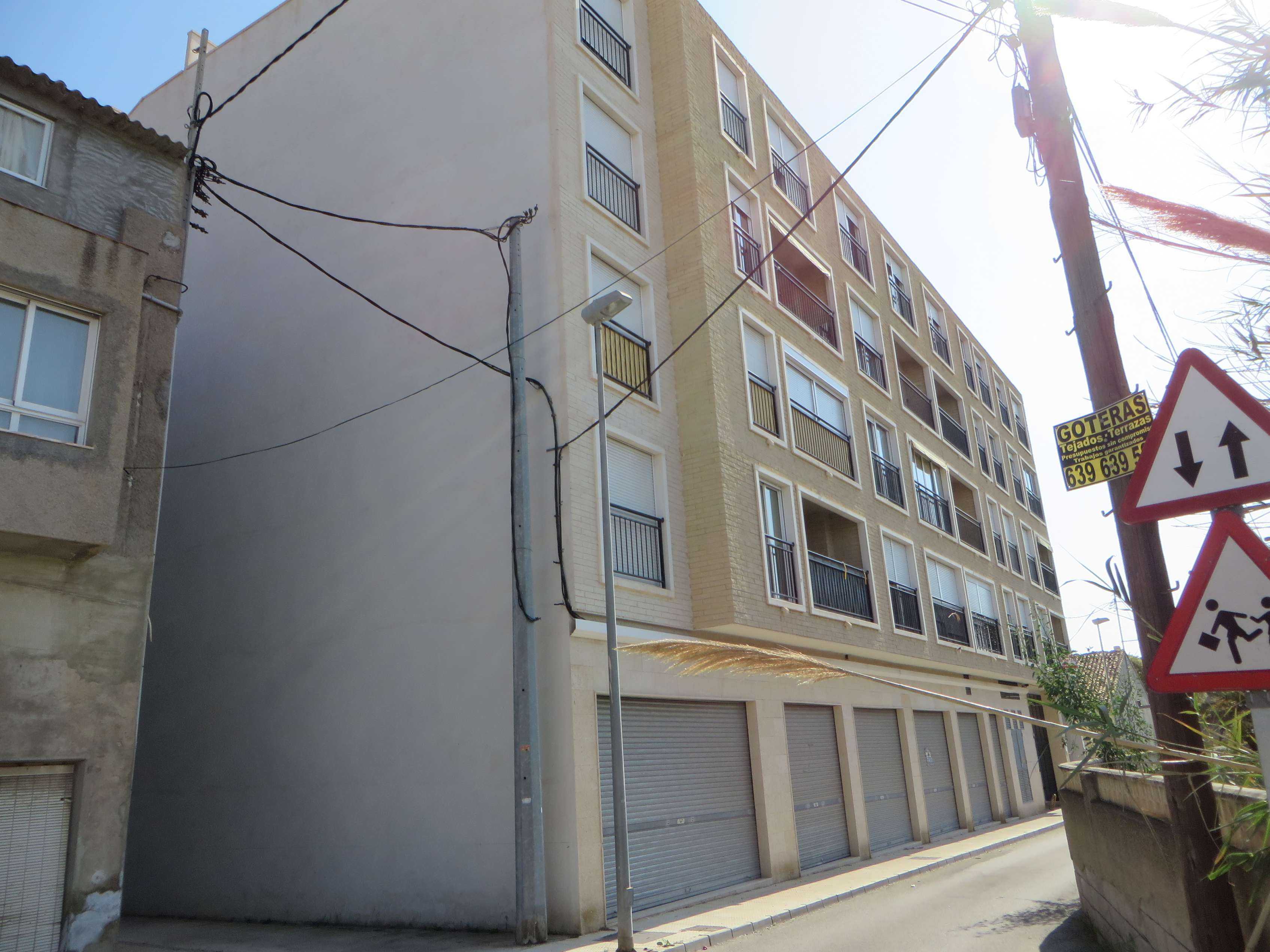 100,00% de Propiedad plena de CIEN POR CIEN DEL PLENO DOMINIO URBANA. UNA PARTICIPACION INDIVISA DE DIECINUEVE ENTEROS CUATROCIENTAS NOVENTA Y CINCO MILESIMAS POR CIENTO del COMPONENTE NUMERO UNO.- LOCAL, en la PLANTA SOTANO, del edificio, en constru - Imagen 1