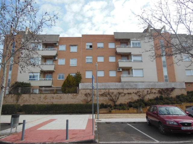 URBANA: FINCA NUMERO OCHENTA Y CINCO, del PORTAL 4, del edificio denominado RESIDENCIAL GUADALPINO, sito en esta ciudad, Avenida de Pedro Sanz Vázquez, 33-D. VIVIENDA situada en la planta baja, del tipo D. Es la primera de la izquierda, entrando por - Imagen 1