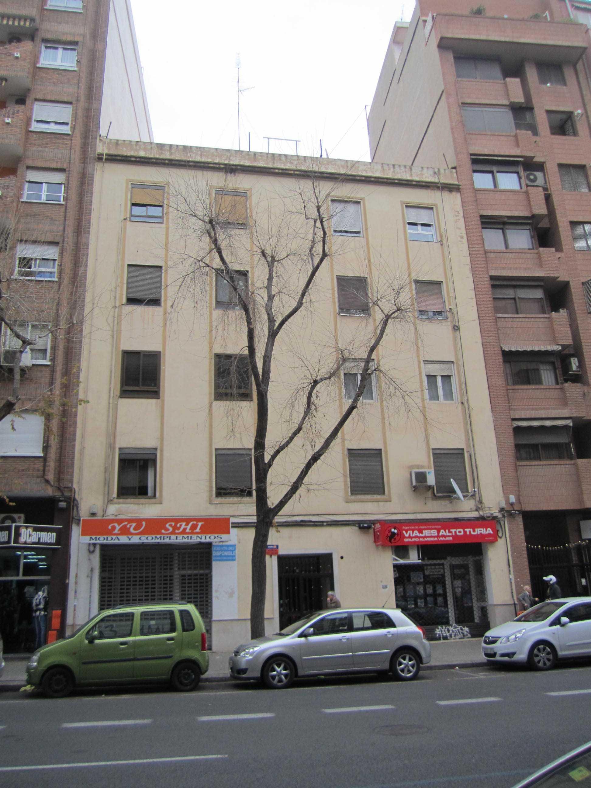 Piso tercero interior de la izquierda entrando mirando a la fachada, de la tercera planta alta, PUERTA número ONCE en la escalera, de la casa en Valencia, Avenida de Burjasot, número DIECISÉIS. Consta de tres dormitorios, comedor, cocina, cuarto de a - Imagen 1
