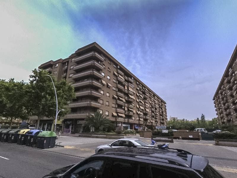"NÚMERO CIENTO SESENTA Y CINCO: Vivienda letra C, en la sexta planta alzada con acceso por la escalera cinco, HOY, calle Pablo Gargallo, número veinticinco, escalera derecha, con una superficie de NOVENTA METROS CUADRADOS UTILES y una cuota de partic - Imagen 1